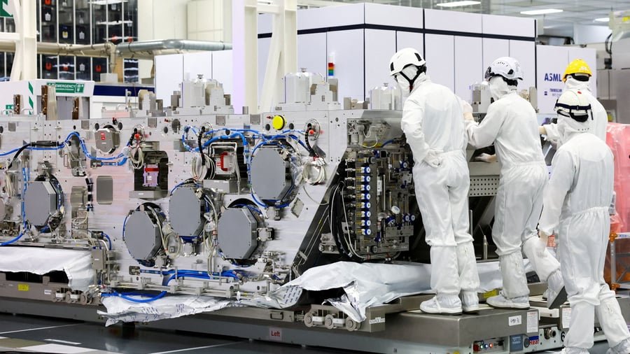 ASML Expands Portfolio in Semiconductor Market