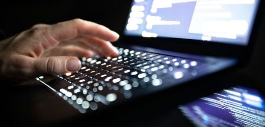 Bundesweite Razzien gegen Hasskriminalität im Internet