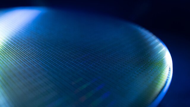 Intel Plans Return to Memory Business