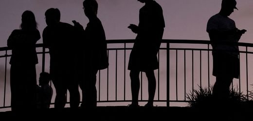 Teenagers Bypass Social Media Ban in Australia
