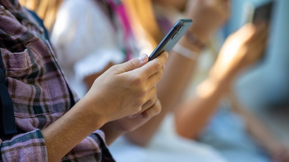Psychiatrist Warns of Social Media Addiction in Children