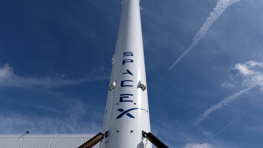SpaceX Plans IPO with Low Fees