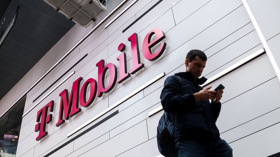 T-Mobile US Raises Cash Flow Forecast