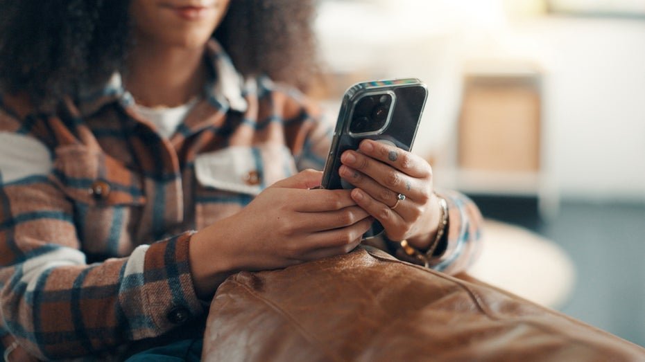 WhatsApp Users Send 100 Billion Messages Daily